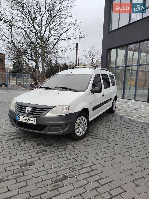 Седан Dacia Logan 2011 в Полтаві