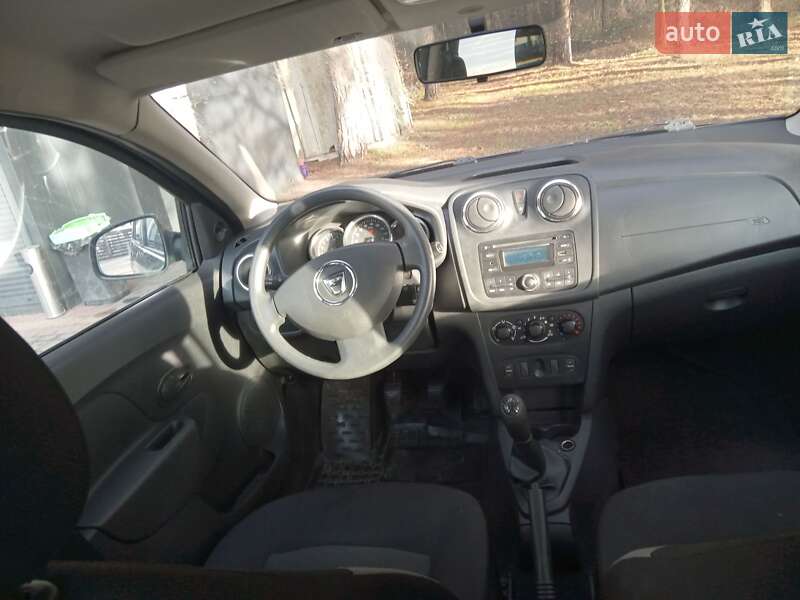 Седан Dacia Logan 2014 в Львове