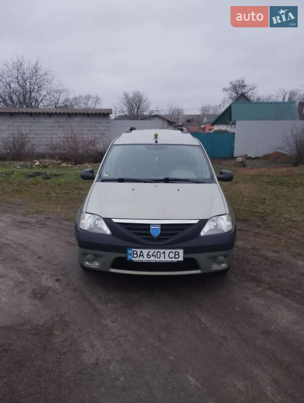 Седан Dacia Logan 2007 в Новгородці