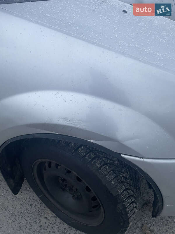 Седан Dacia Logan 2006 в Києві