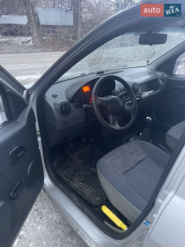 Седан Dacia Logan 2006 в Києві