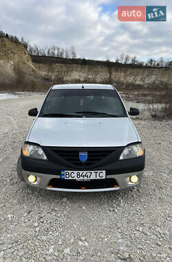 Седан Dacia Logan 2007 в Комарному