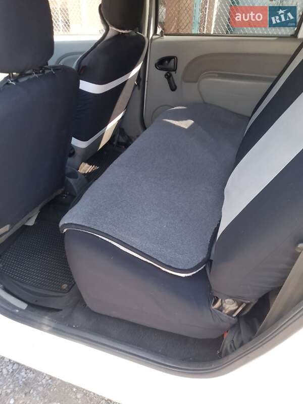 Седан Dacia Logan 2010 в Ивано-Франковске
