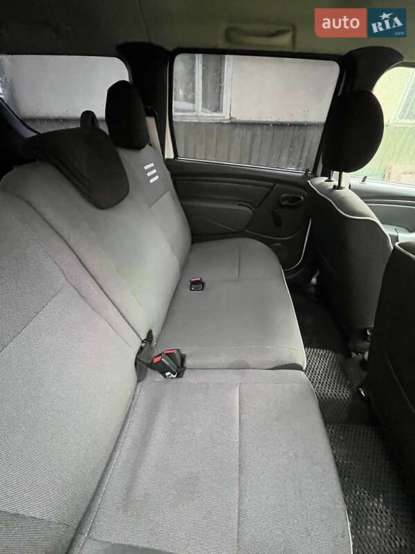 Седан Dacia Logan 2012 в Івано-Франківську