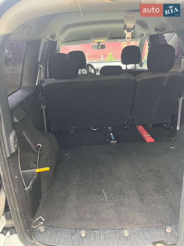 Седан Dacia Logan 2012 в Івано-Франківську