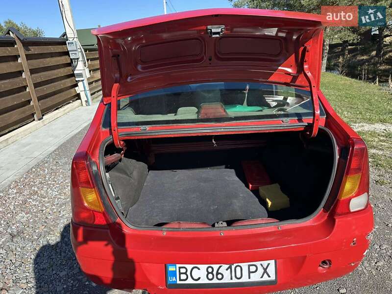 Седан Dacia Logan 2006 в Жовкві