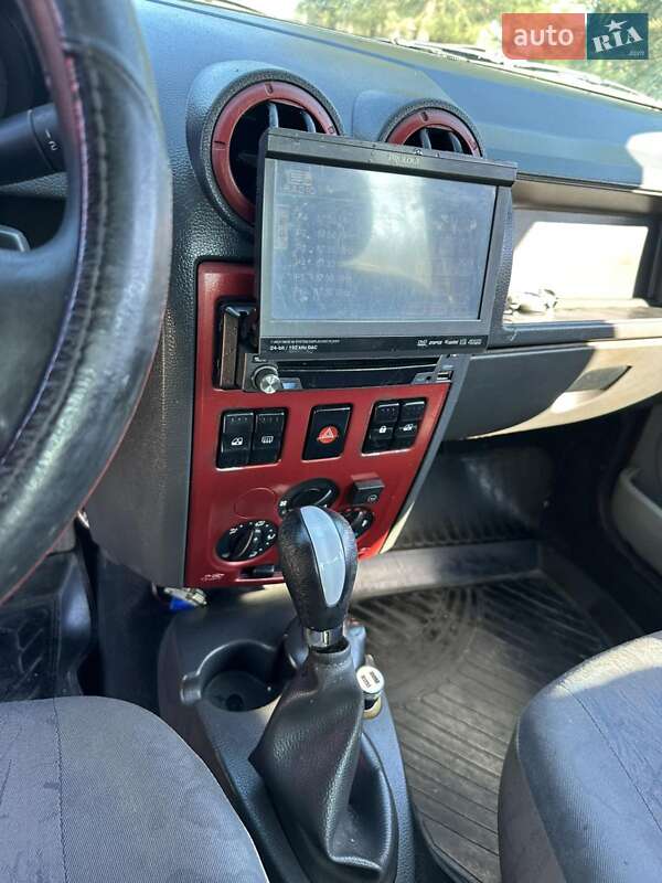 Седан Dacia Logan 2006 в Жовкві