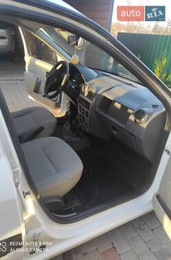 Седан Dacia Logan 2010 в 
