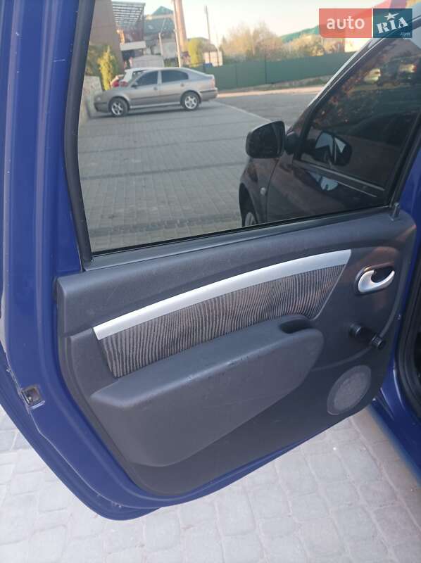 Седан Dacia Logan 2009 в Чорткові