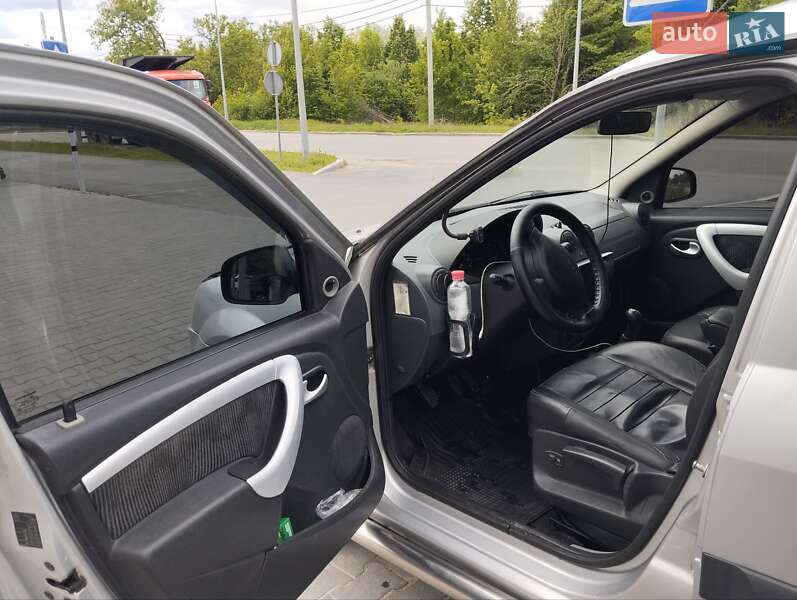 Седан Dacia Logan 2009 в Полтаві