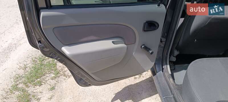 Седан Dacia Logan 2007 в Дніпрі