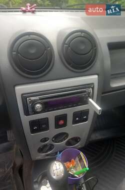 Седан Dacia Logan 2006 в 