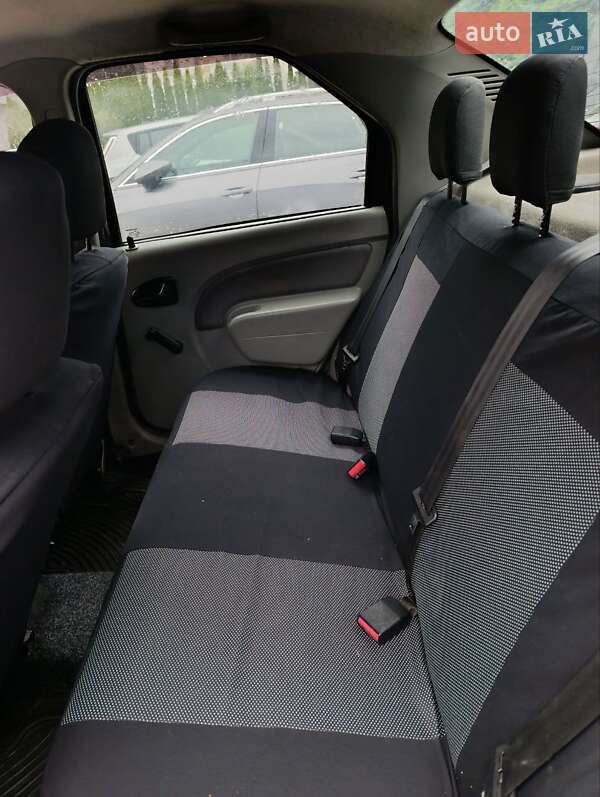 Седан Dacia Logan 2008 в Львові