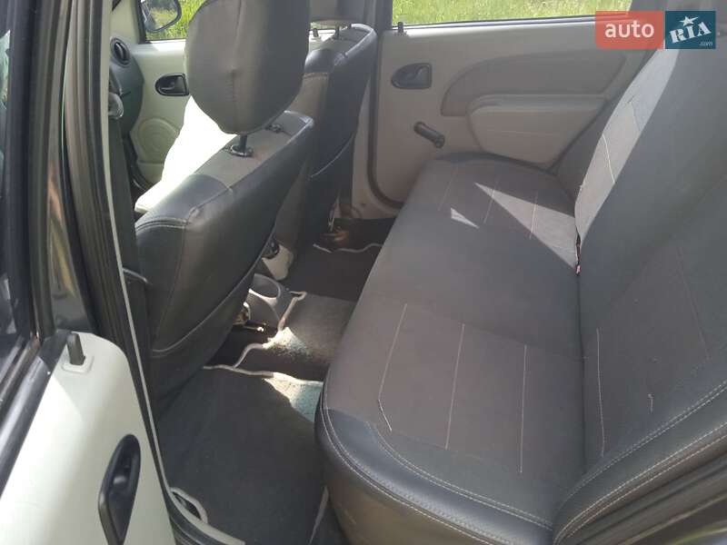 Седан Dacia Logan 2007 в Чернигове