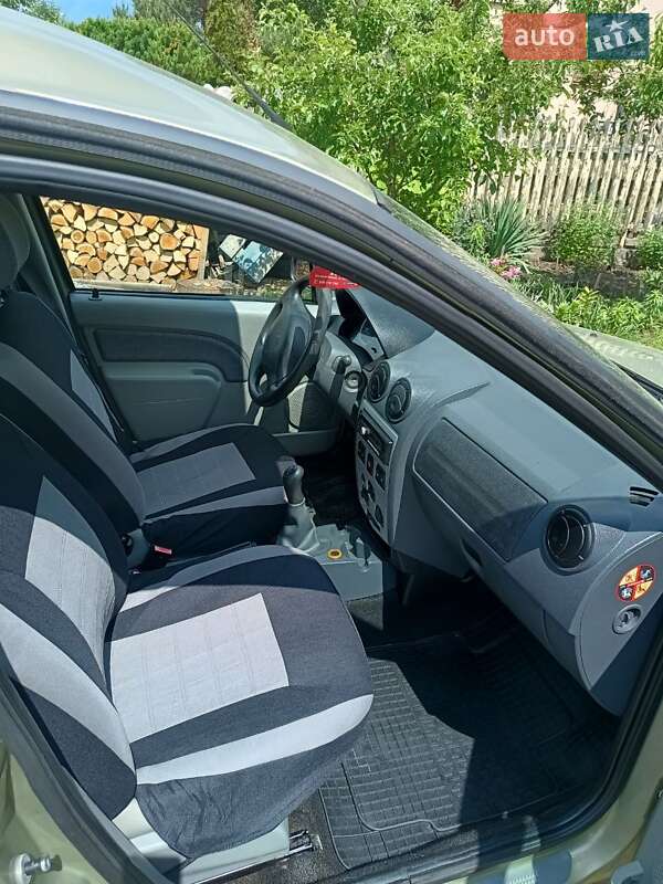 Седан Dacia Logan 2008 в Ровно