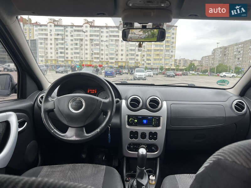 Седан Dacia Logan 2010 в Ивано-Франковске