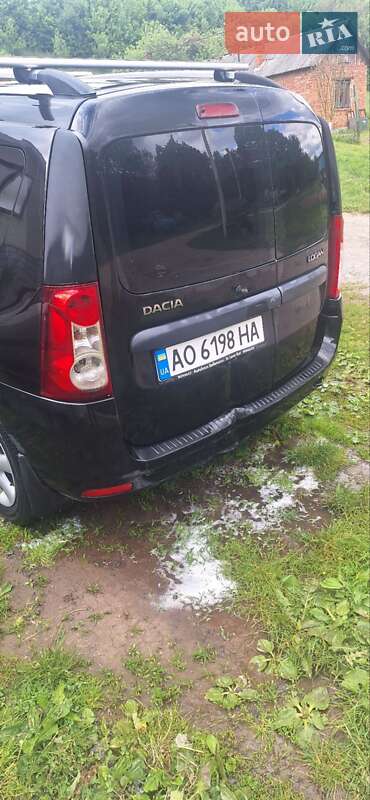 Седан Dacia Logan 2012 в Ужгороді