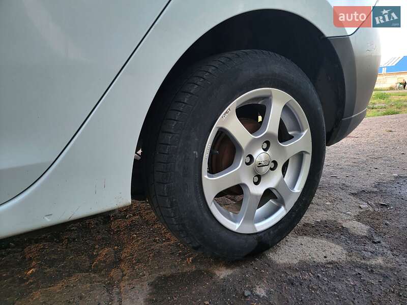 Седан Dacia Logan 2015 в Кропивницком