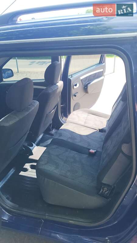 Седан Dacia Logan 2009 в Малехові