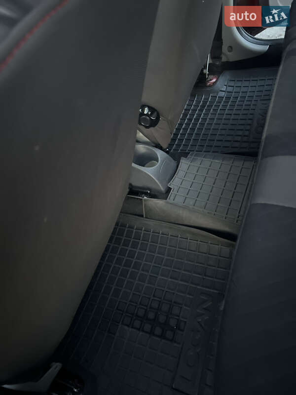 Седан Dacia Logan 2008 в Черкасах
