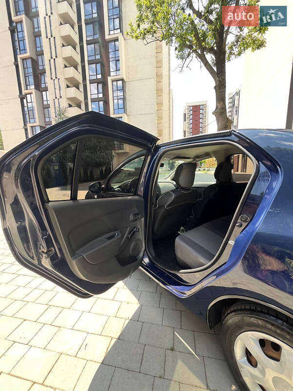 Седан Dacia Logan 2013 в Ивано-Франковске