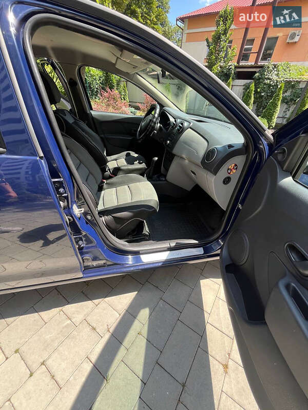 Седан Dacia Logan 2013 в Ивано-Франковске