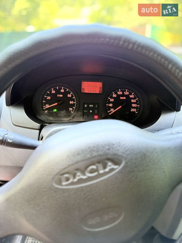 Седан Dacia Logan 2006 в Киеве