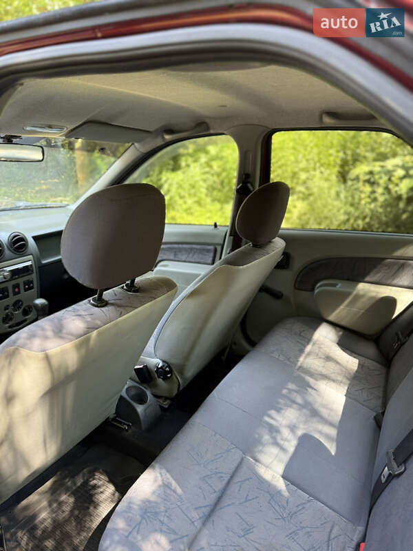Седан Dacia Logan 2006 в Киеве
