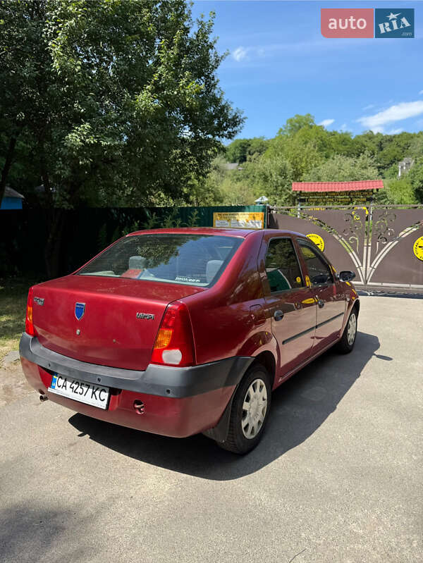 Седан Dacia Logan 2006 в Киеве