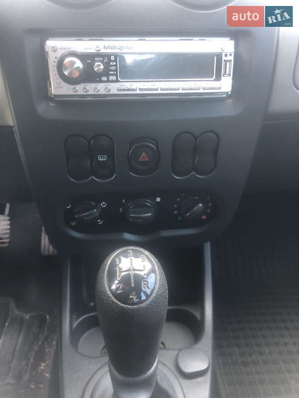 Седан Dacia Logan 2007 в Львове