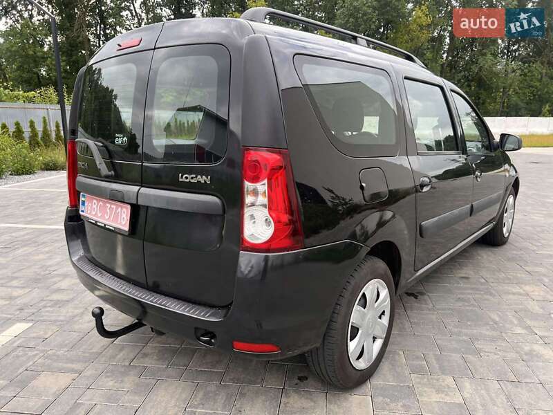 Седан Dacia Logan 2012 в Луцке