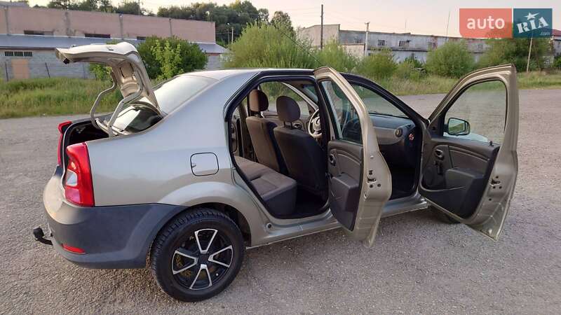 Седан Dacia Logan 2009 в Турке