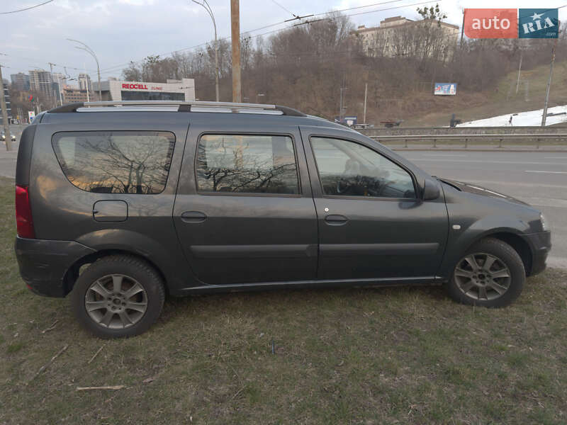 Седан Dacia Logan 2009 в Киеве