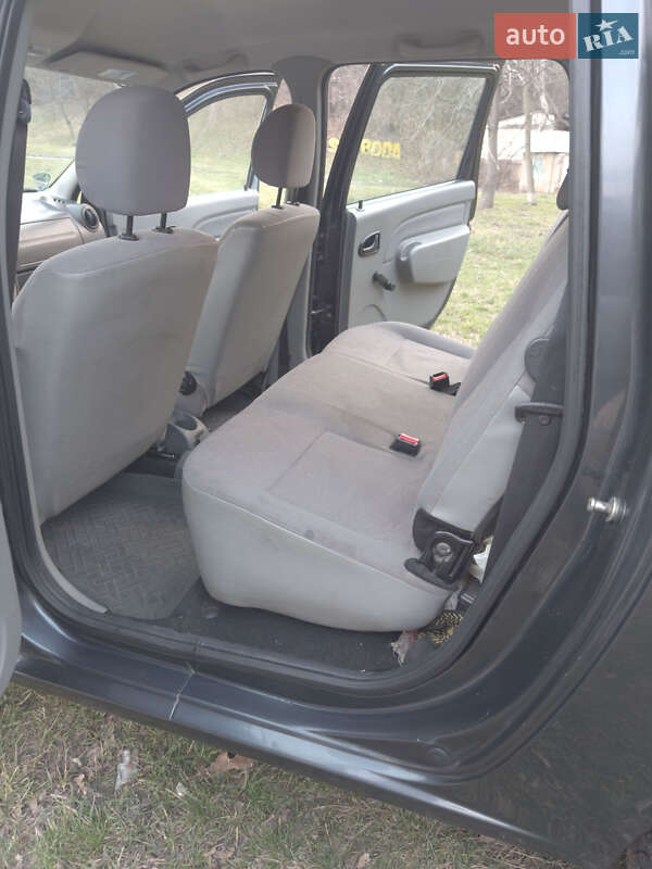 Седан Dacia Logan 2009 в Киеве