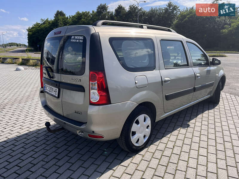 Седан Dacia Logan 2011 в Львове