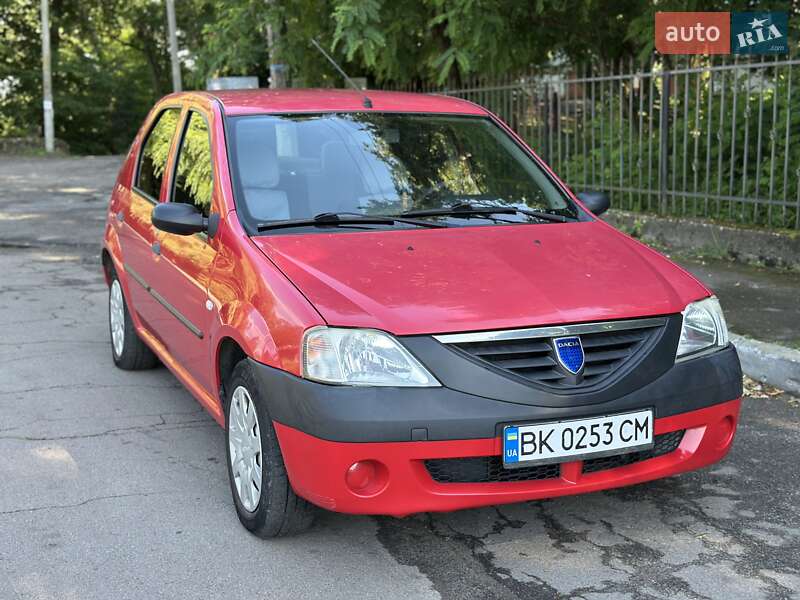 Седан Dacia Logan 2008 в Остроге
