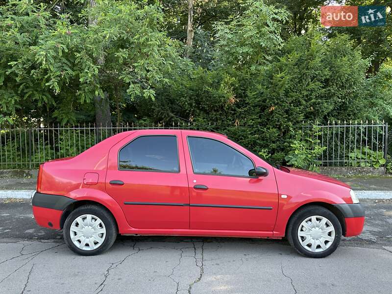 Седан Dacia Logan 2008 в Остроге
