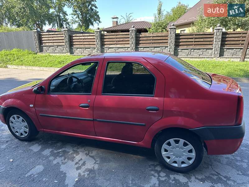 Седан Dacia Logan 2008 в Остроге