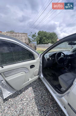 Седан Dacia Logan 2006 в 
