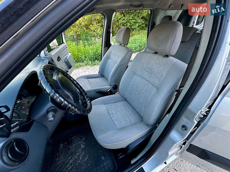 Седан Dacia Logan 2012 в Краснограде