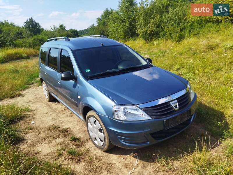 Седан Dacia Logan 2009 в Бершади