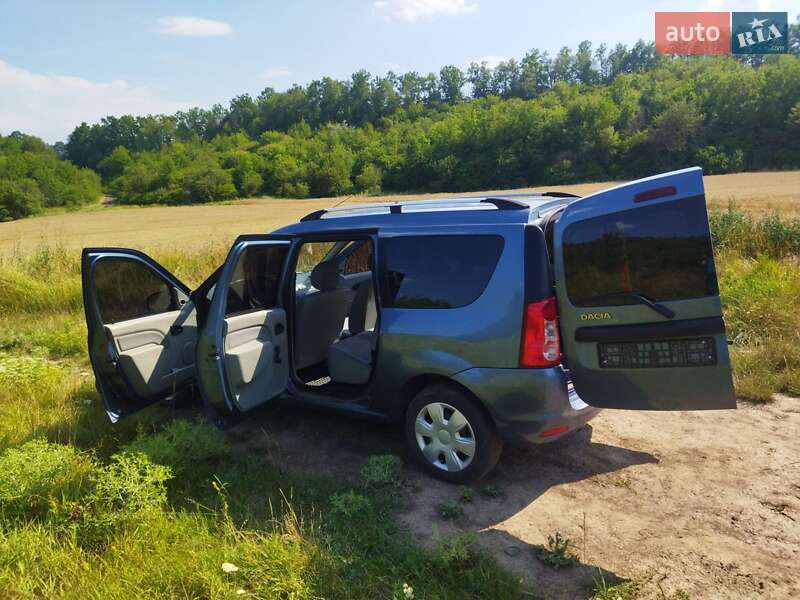 Седан Dacia Logan 2009 в Бершади