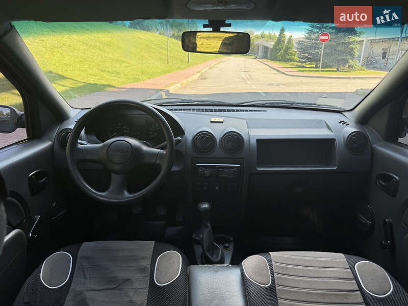 Седан Dacia Logan 2006 в Києві