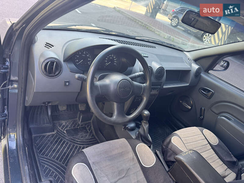 Седан Dacia Logan 2006 в Києві
