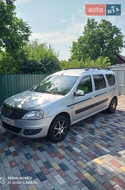 Седан Dacia Logan 2011 в Бершади