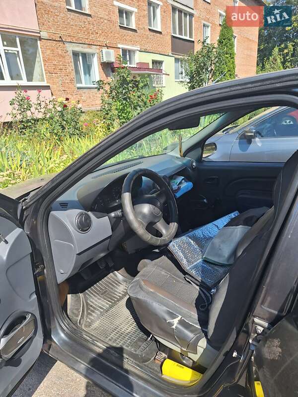 Седан Dacia Logan 2006 в Лубнах
