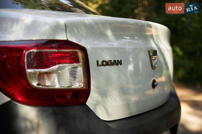 Седан Dacia Logan 2015 в Кропивницькому