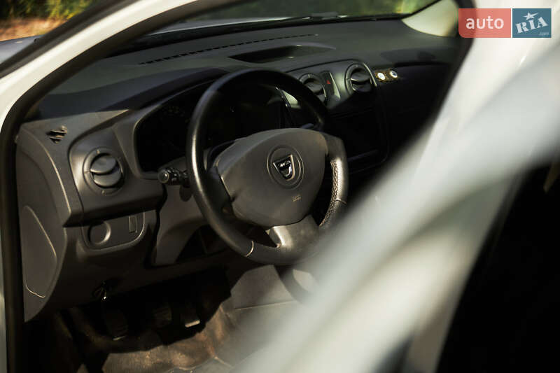 Седан Dacia Logan 2015 в Кропивницькому