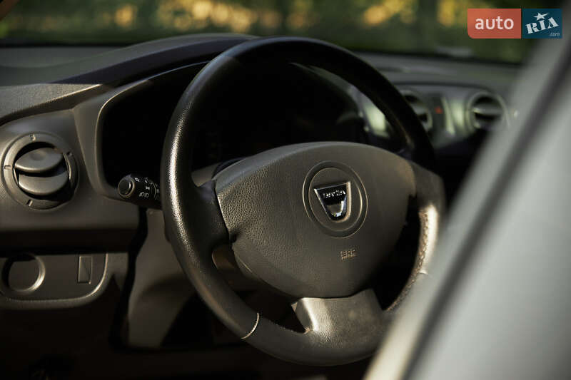 Седан Dacia Logan 2015 в Кропивницькому