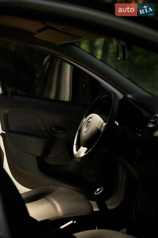 Седан Dacia Logan 2015 в Кропивницькому